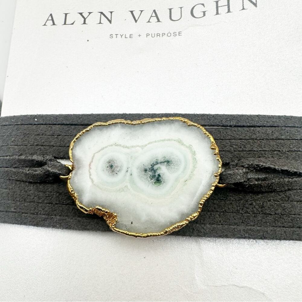 Alyn Vaughn Wrap Agate Natural Stone Bracelet Jewelry NWT $40 Gray Gold White